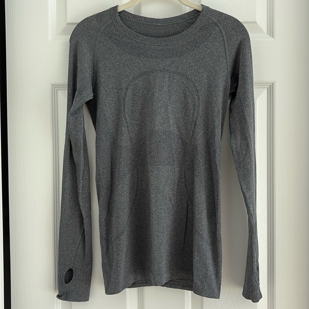 Gray Lululemon Long sleeve Tee Shirt size 6